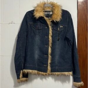 Stylish Denim Jacket with Faux Fur Trim